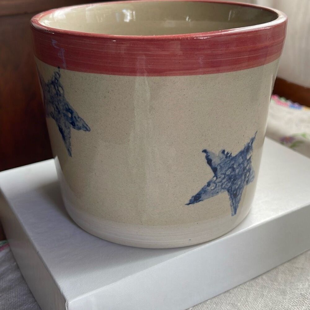 Marshall Texas Yesteryears Hand turned pottery open container.